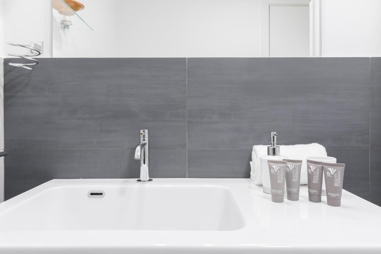 Amoretti Apartment, 6 Persone, 3 Camere, 2 Bagni, Balcone, Wi-Fi, Metro B Monti Tiburtini Рим Екстериор снимка